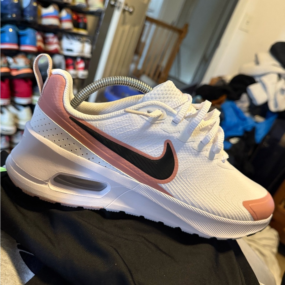 Nike Mens Air Max Nuaxis Shoes - White / Red stardust Sz.9.5